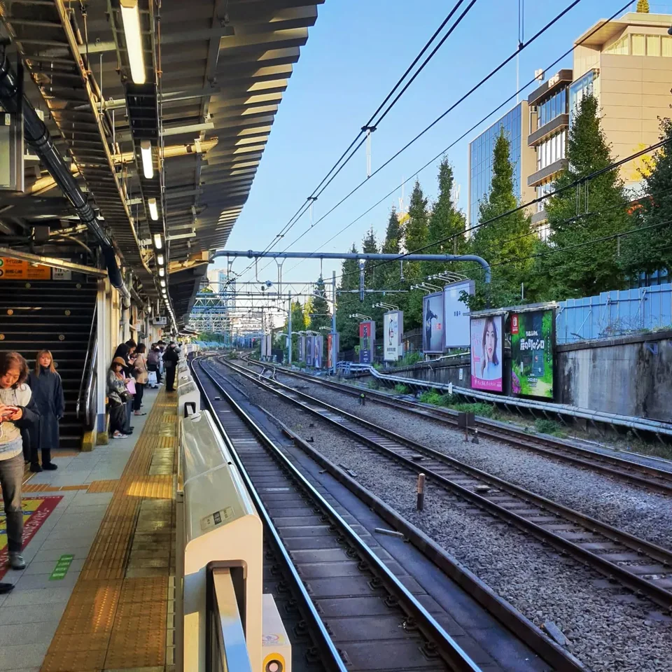 原宿街景、車站與月台,原貼文第 3 張照片